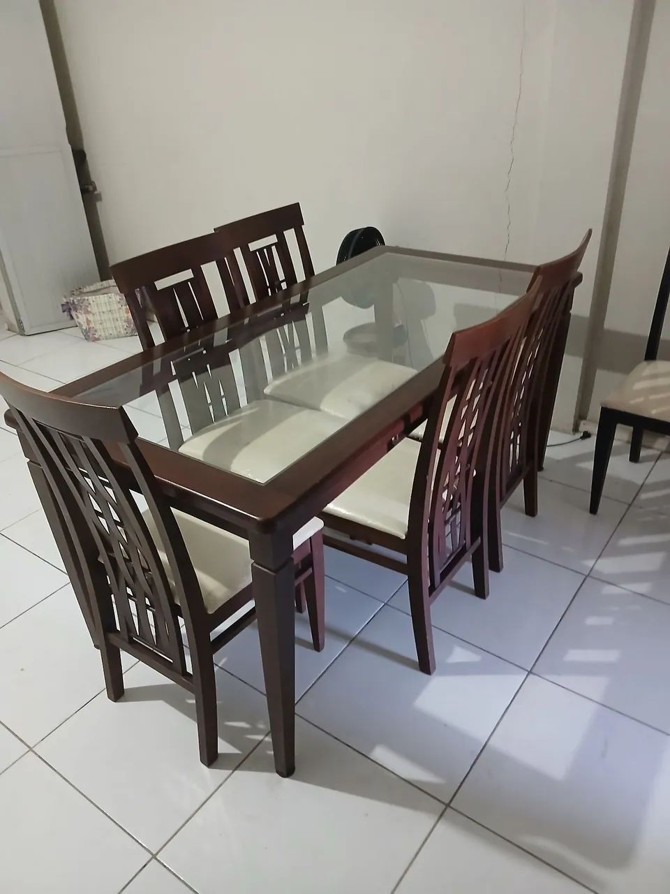 Mesa com seis cadeiras de vidro temperado  - Foto 2