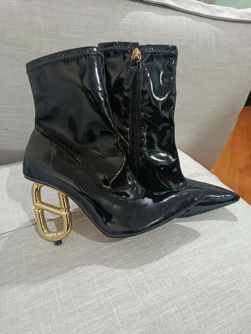 Bota Schutz para venda.