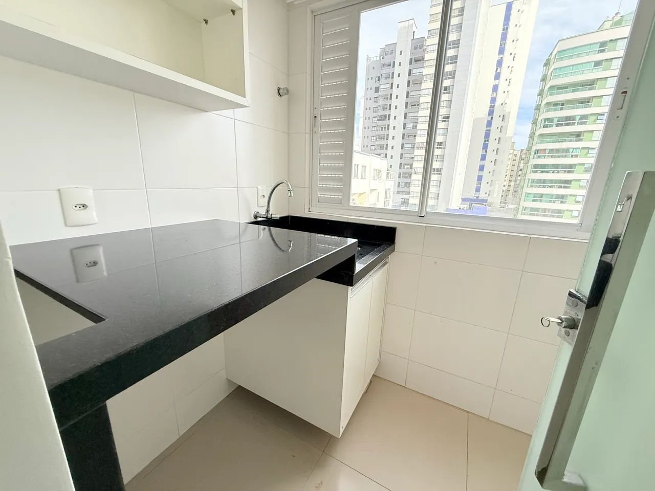 Locação anual 2 suítes 2 vagas churrasqueira Balneário Camboriú  - Foto 7