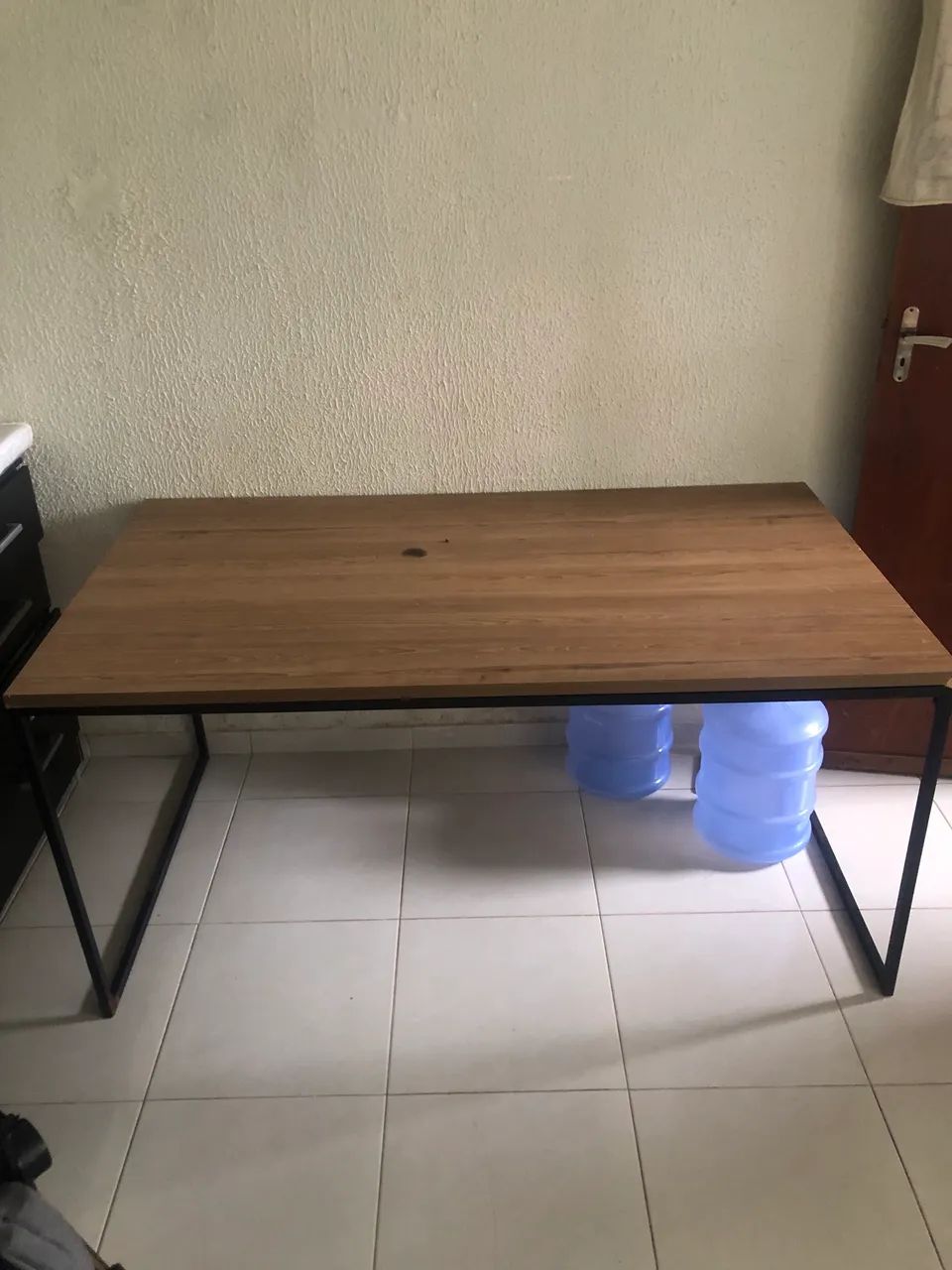 Mesa de madeira com base de ferro  - Foto 5