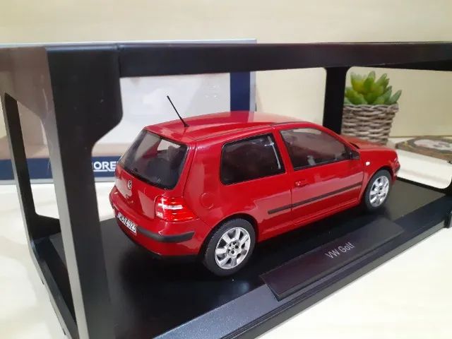 Miniatura Volkswagen Golf Mk4 2002 1/18 Norev - Foto 4