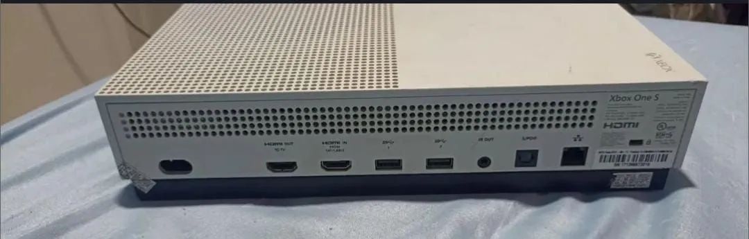 Xbox one com 2 controles e cabo HDMI  - Foto 3