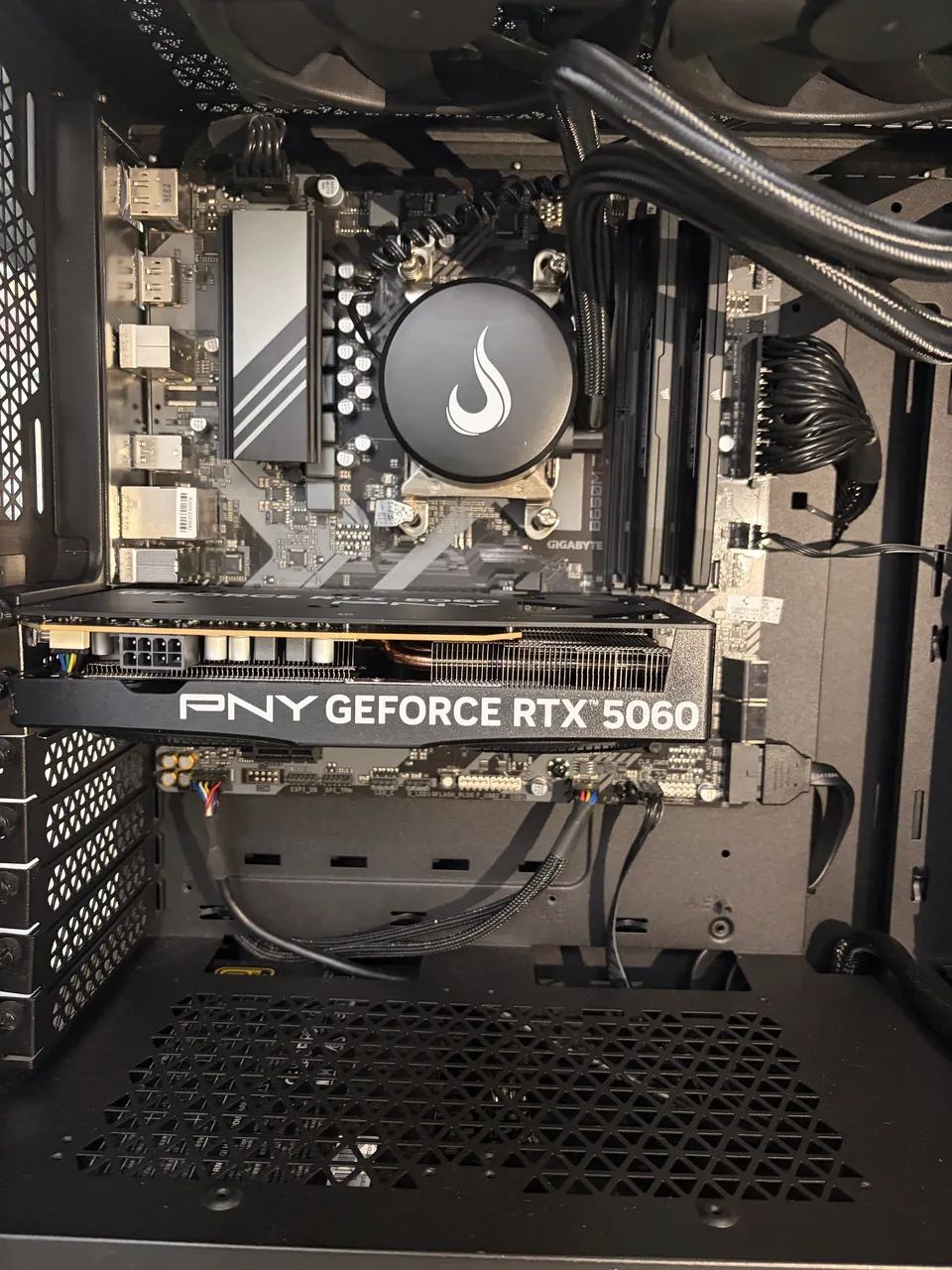RTX 5060 - 4 meses de uso.  - Foto 2