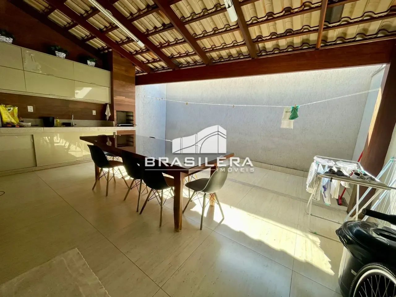 Sobrado a venda, 140², 3 quartos, churrasqueira na varanda em Anhangüera, Goiânia, GO