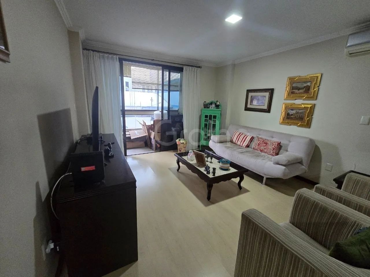 Apartamento de 146 m² com 4 quartos sendo 1 suíte no Centro