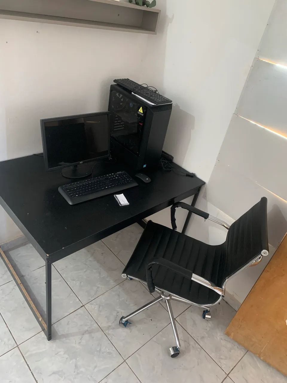 Vendo computador com mesa e cadeira - Foto 2