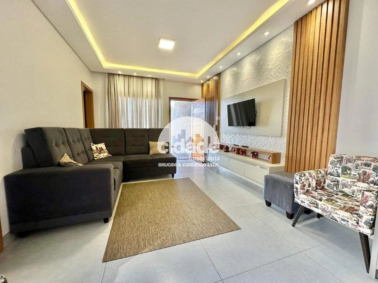 Casa à venda no Tropical III com 1 suíte, 2 quartos e edícula completa - Foto 2