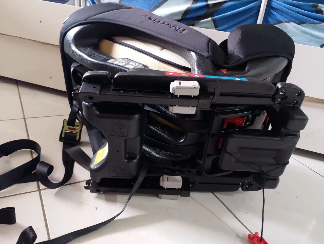 Cadeira pra criança no carro 