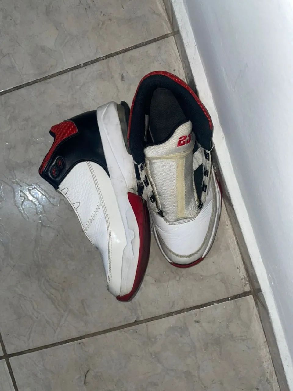 Nike air jordan Max aura
