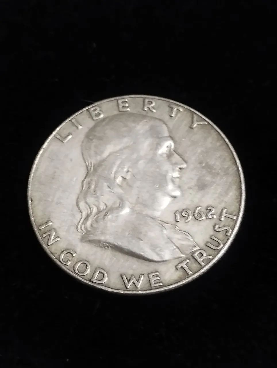 Duas moedas de prata Half dollar Franklin 1962 e Barbie 1910 - Foto 5