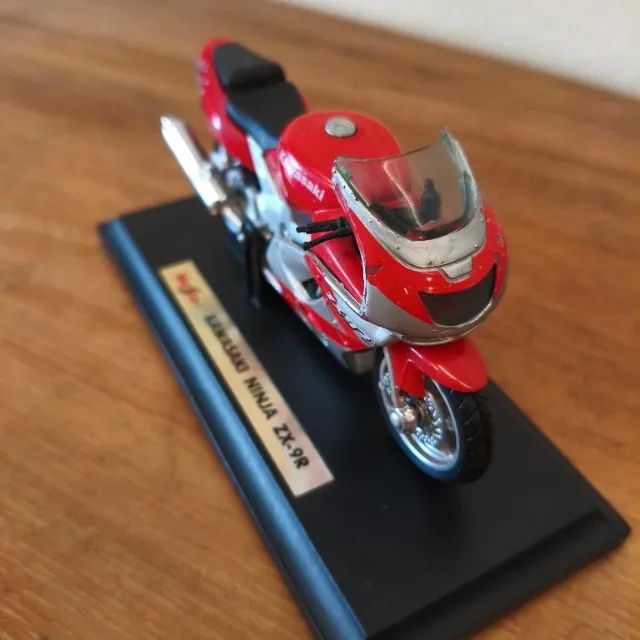 Miniatura Maisto Kawasaki Ninja ZX-9R - 1:18 - Hobbies e coleções