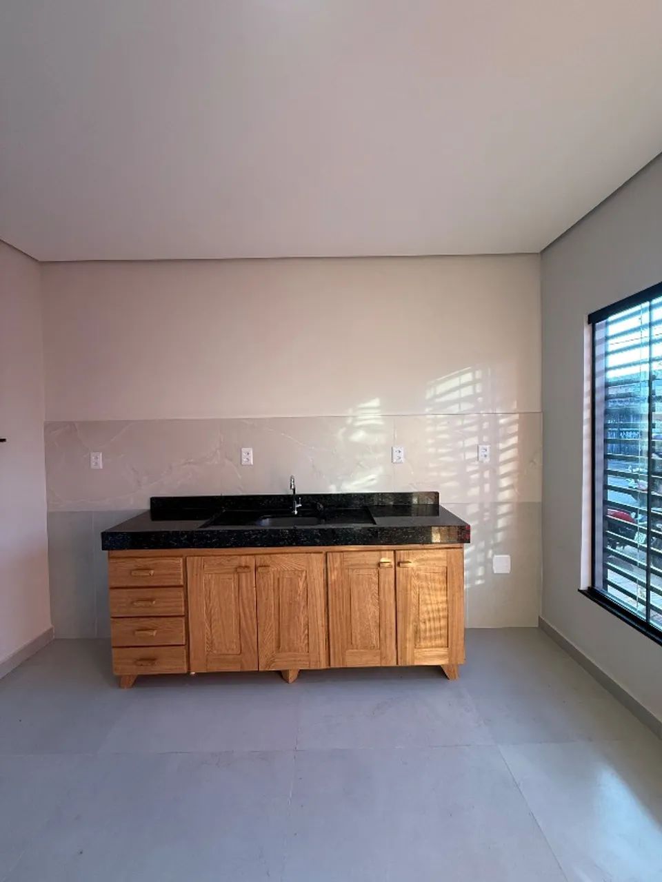Sala comercial com recepção, banheiro e área de serviço. Disponível p alteração * - Foto 2