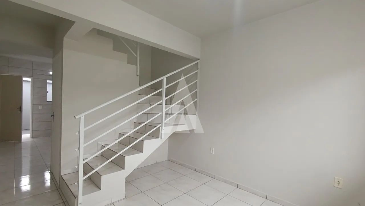 Geminado com 2 quartos e 1 vaga no bairro Iririú. - Foto 2