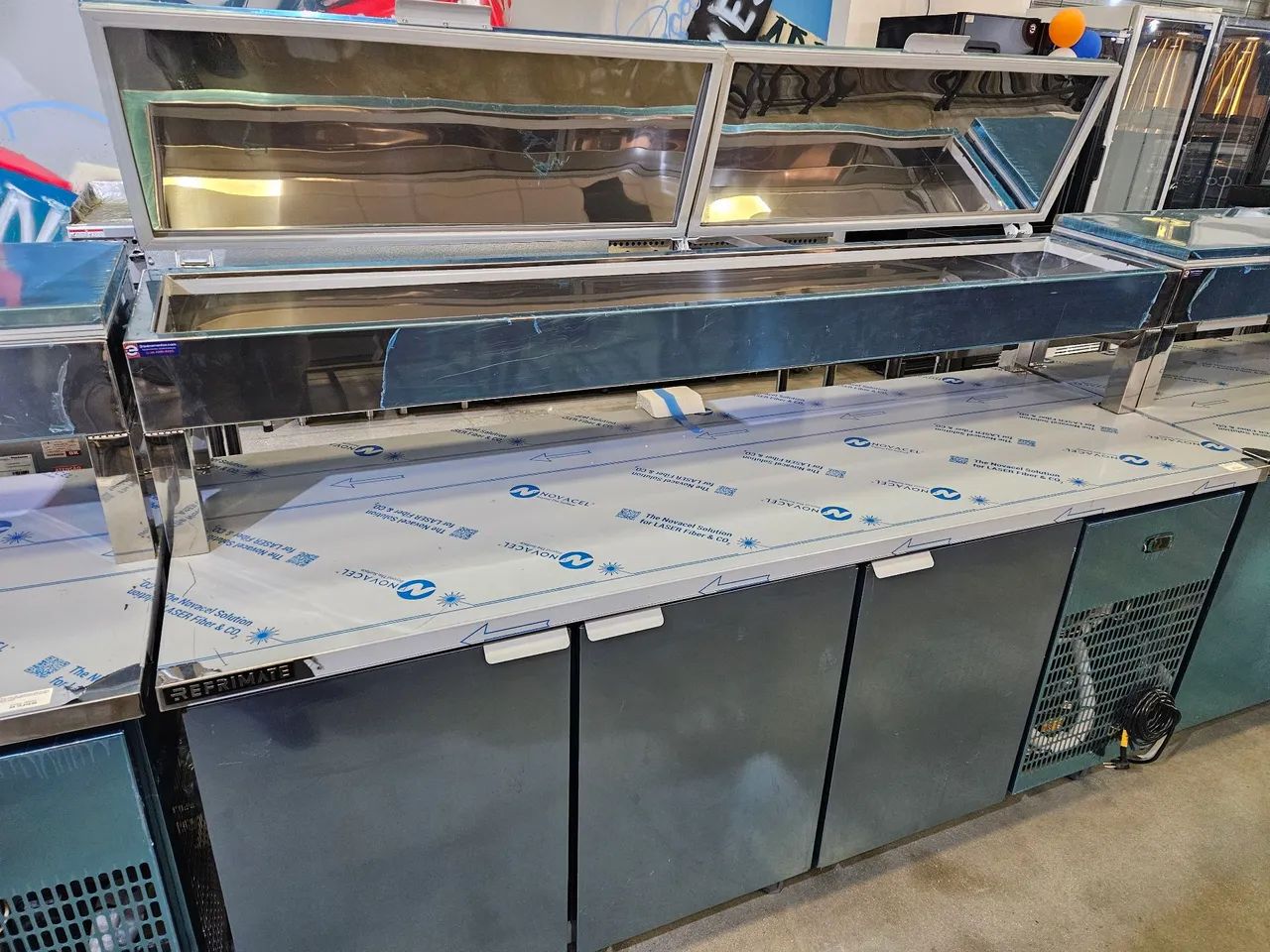 balcão refrigerado de inox com condimentadora superior