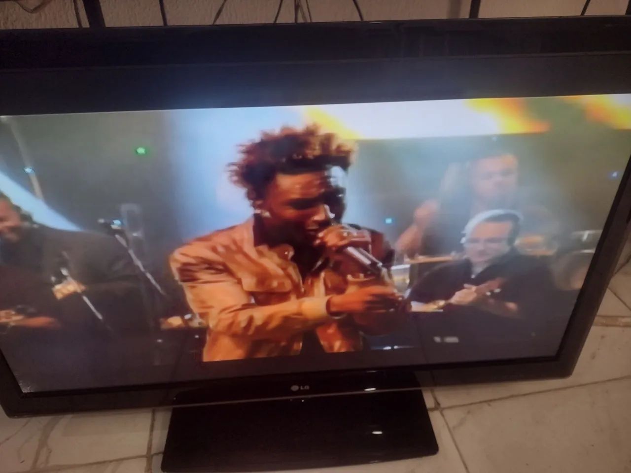 Vendo a TV LG de 42 polegadas LED controle remoto - Foto 4