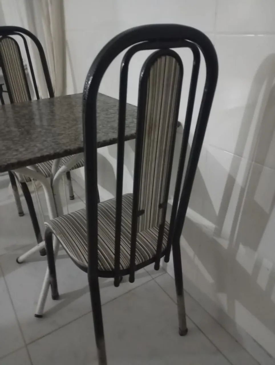 Mesa de mármore + 2 cadeiras - Foto 5