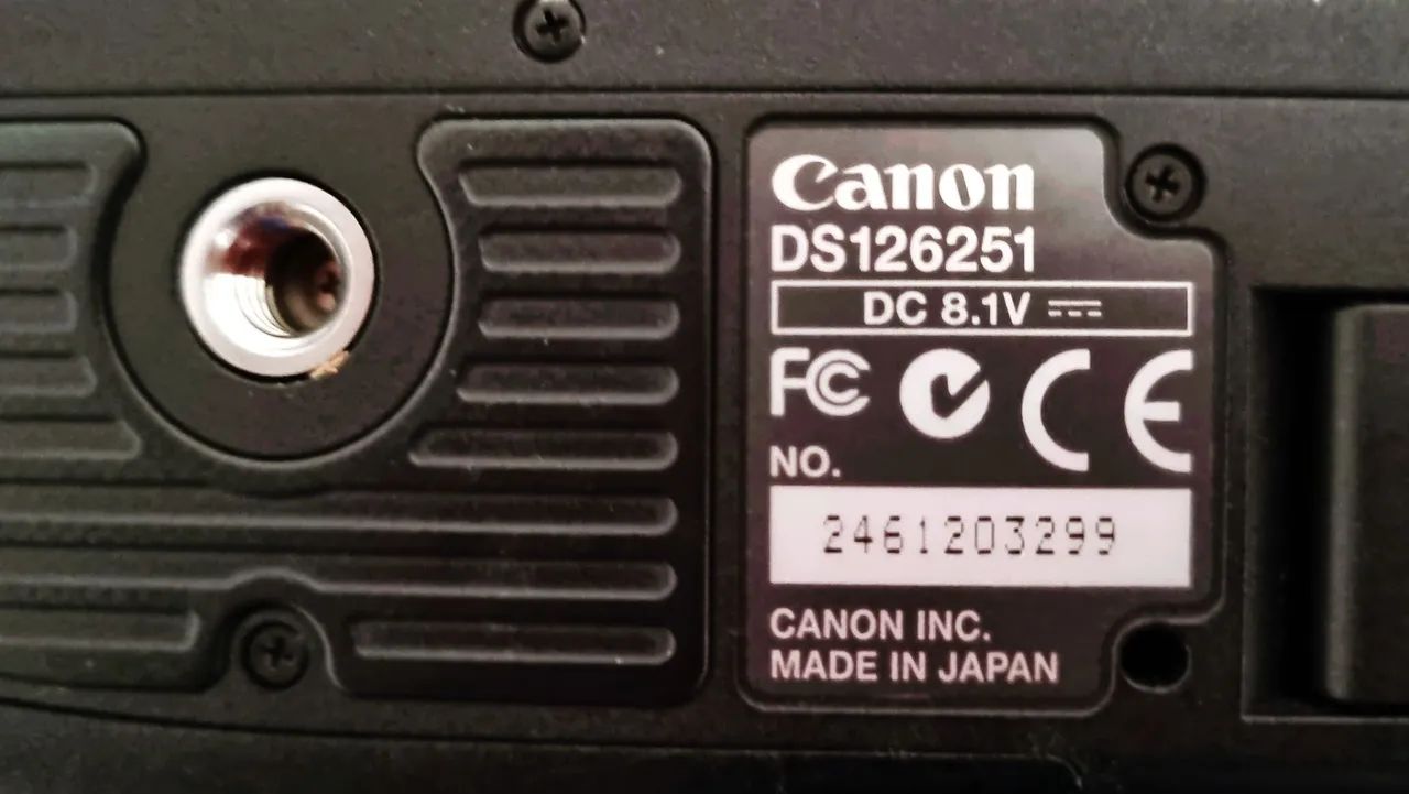 Canon EOS 7D - Japan + Lente EF-S 18-55mm + Acessórios - Câmeras e