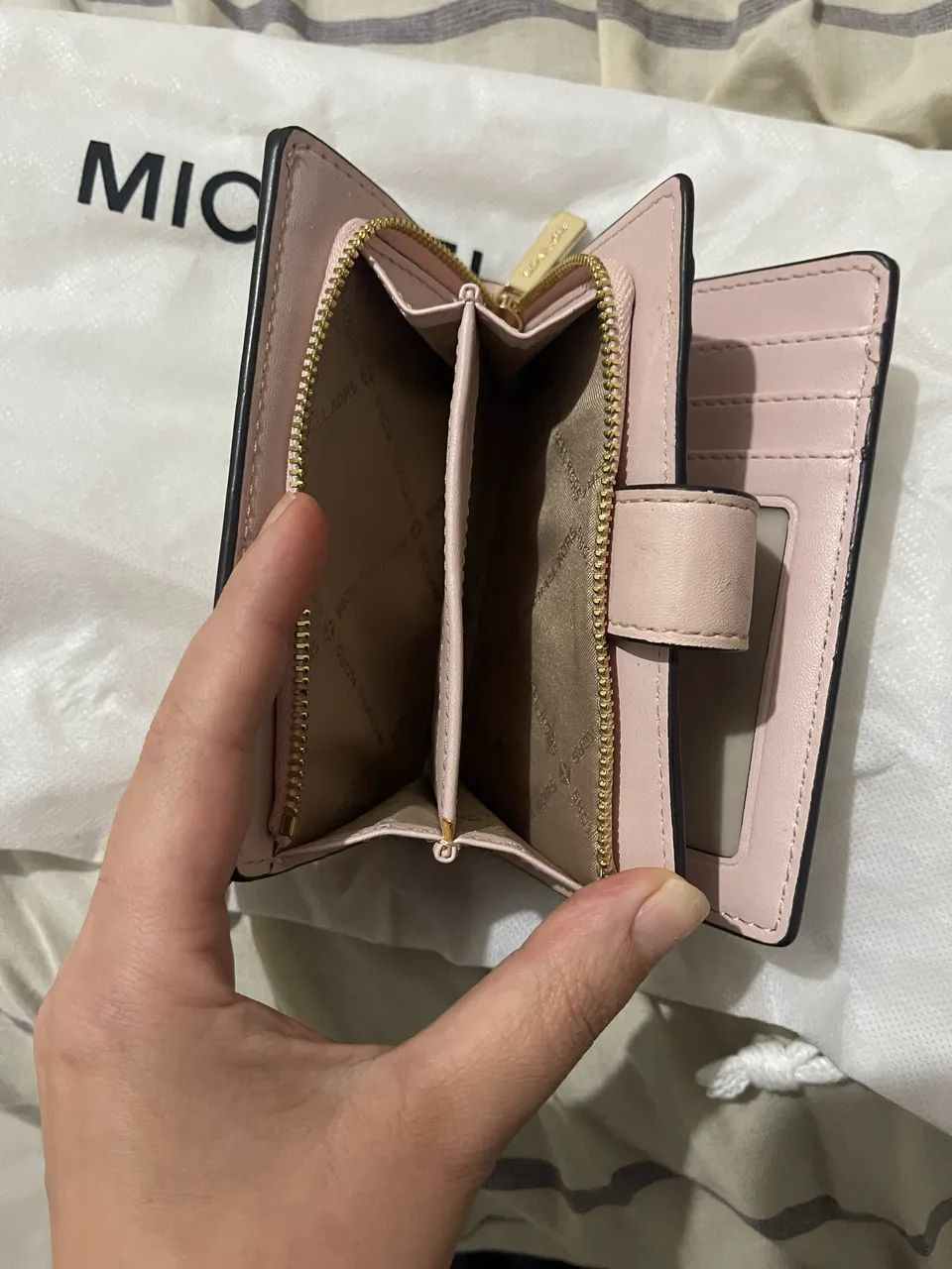 Carteira Michael Kors Original - Elegância e Praticidade ?