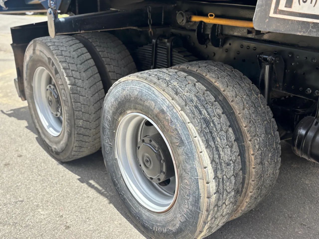 MB AXOR 2831 Caçamba com ar condicionado traçado 6x4 bem conservado  - Foto 8