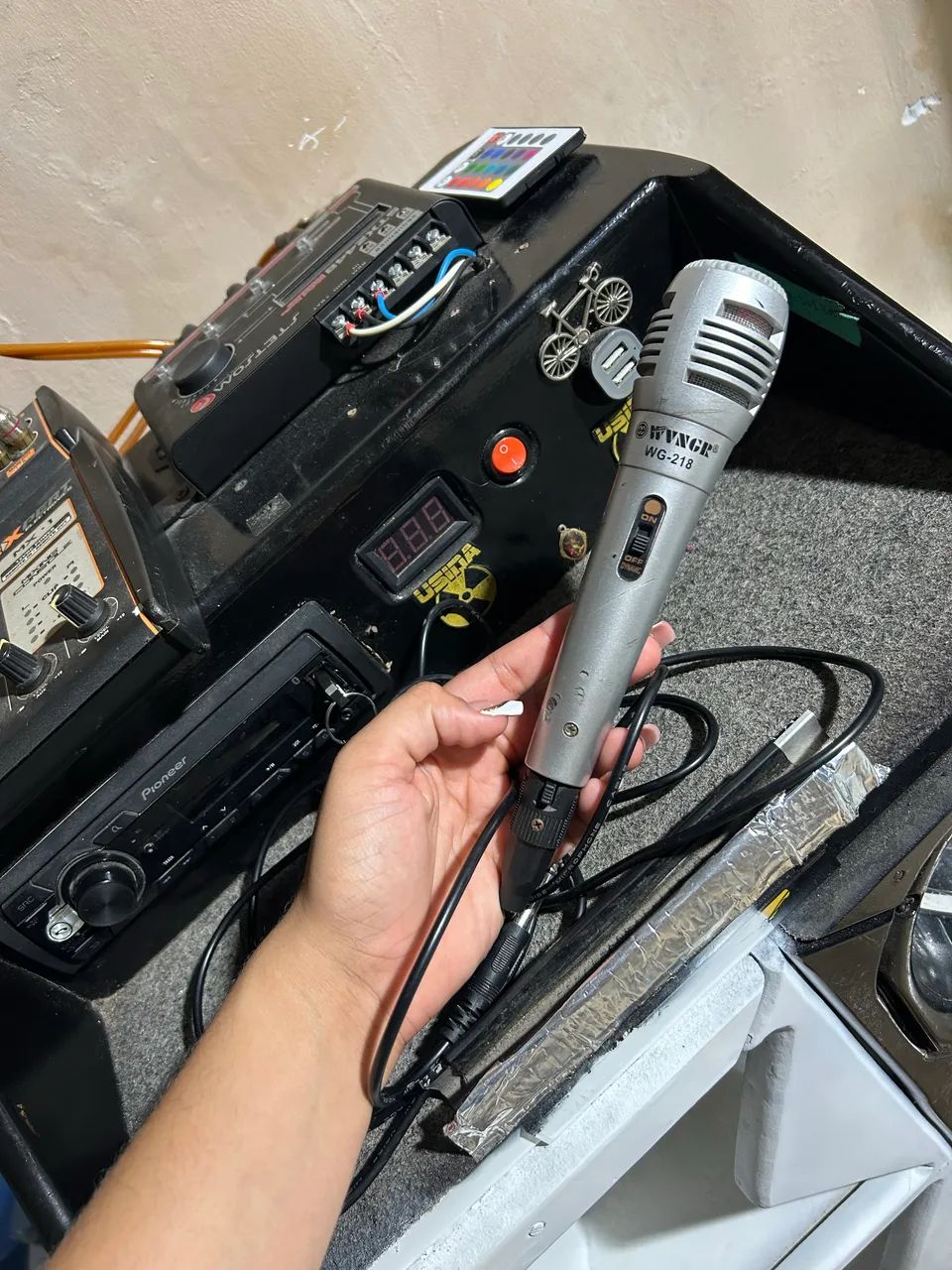 Caixa de Som Amplificada com Mesa de Som