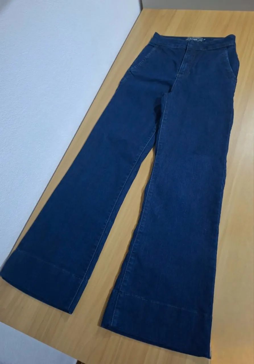 calça jeans flare