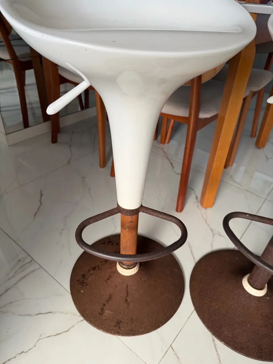 2 Banquetas brancas  - Foto 2