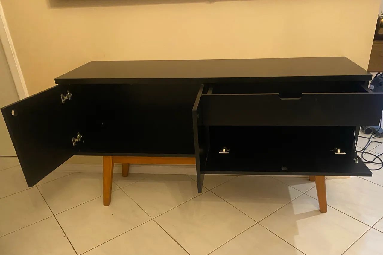 Móvel rack preto mdf com portas e gavetas - Foto 3