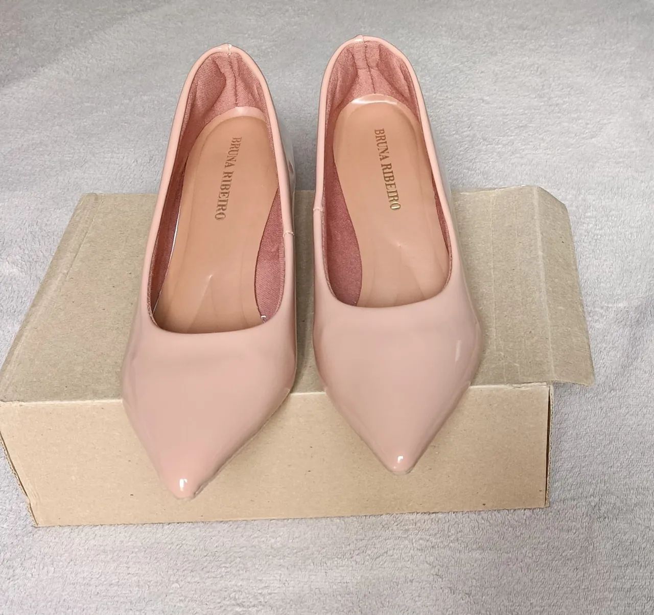 Scarpin nude salto bloco 5cm