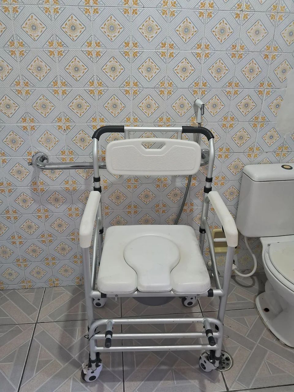  Cadeira de banho em bom estado  - Foto 2