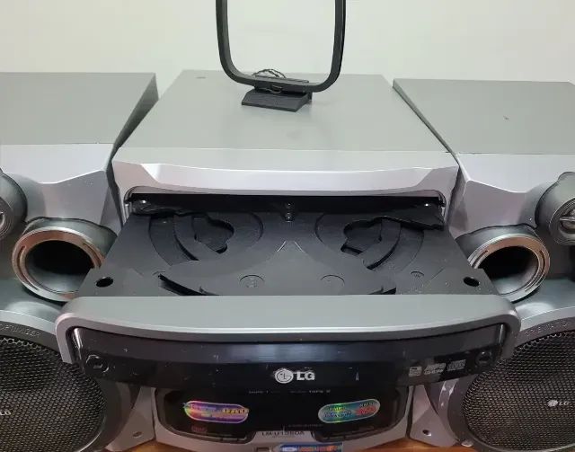 System LG LM-U1350A  com Caixas e Controle