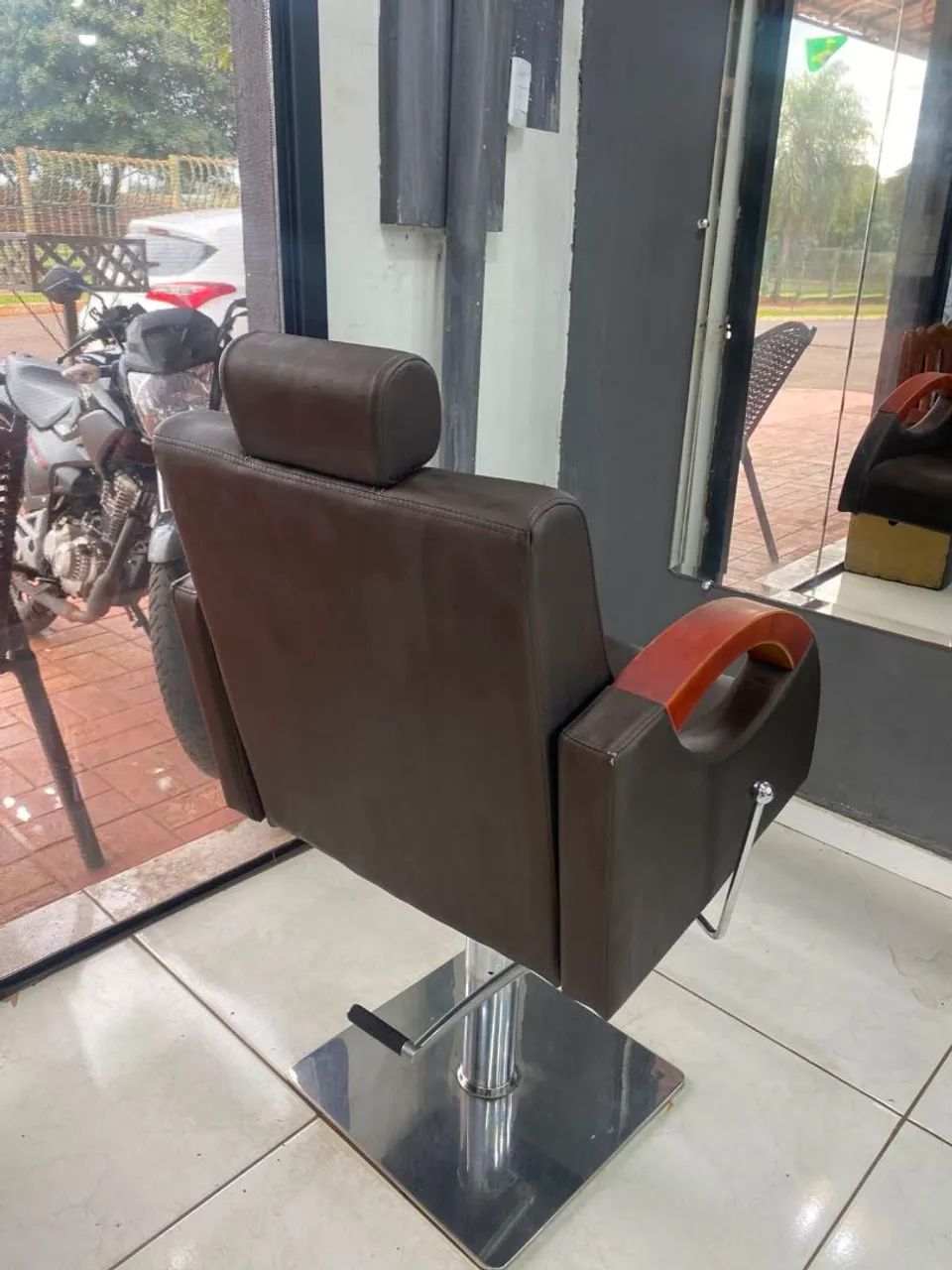 Vendo Cadeira de Barbeiro  - Foto 2