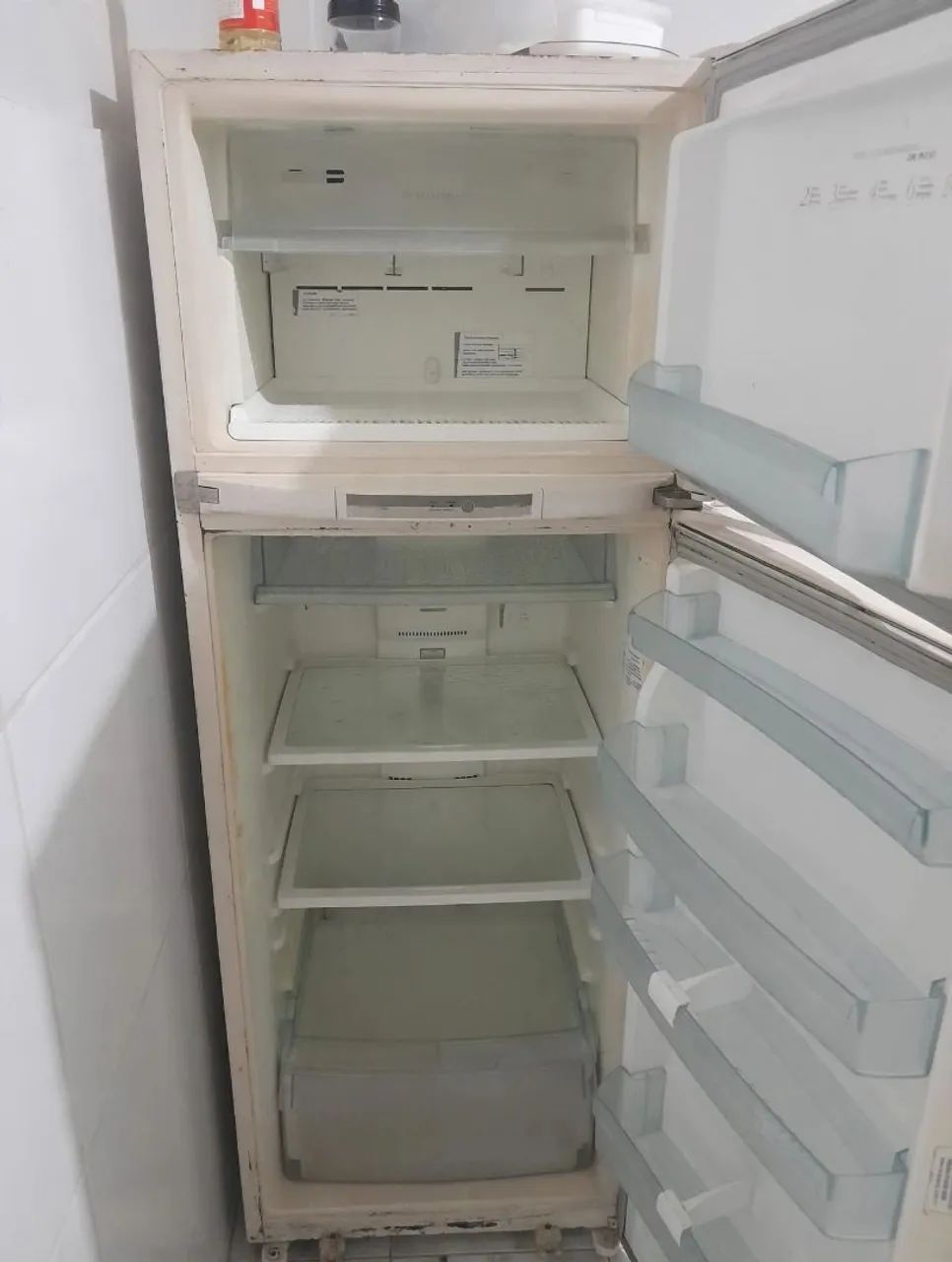 Geladeira  boa e barata 