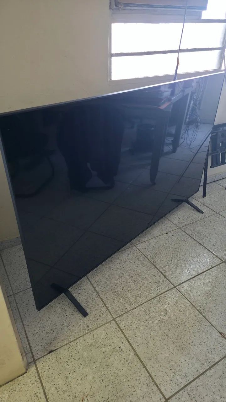 Televisão 75 com defeito.
