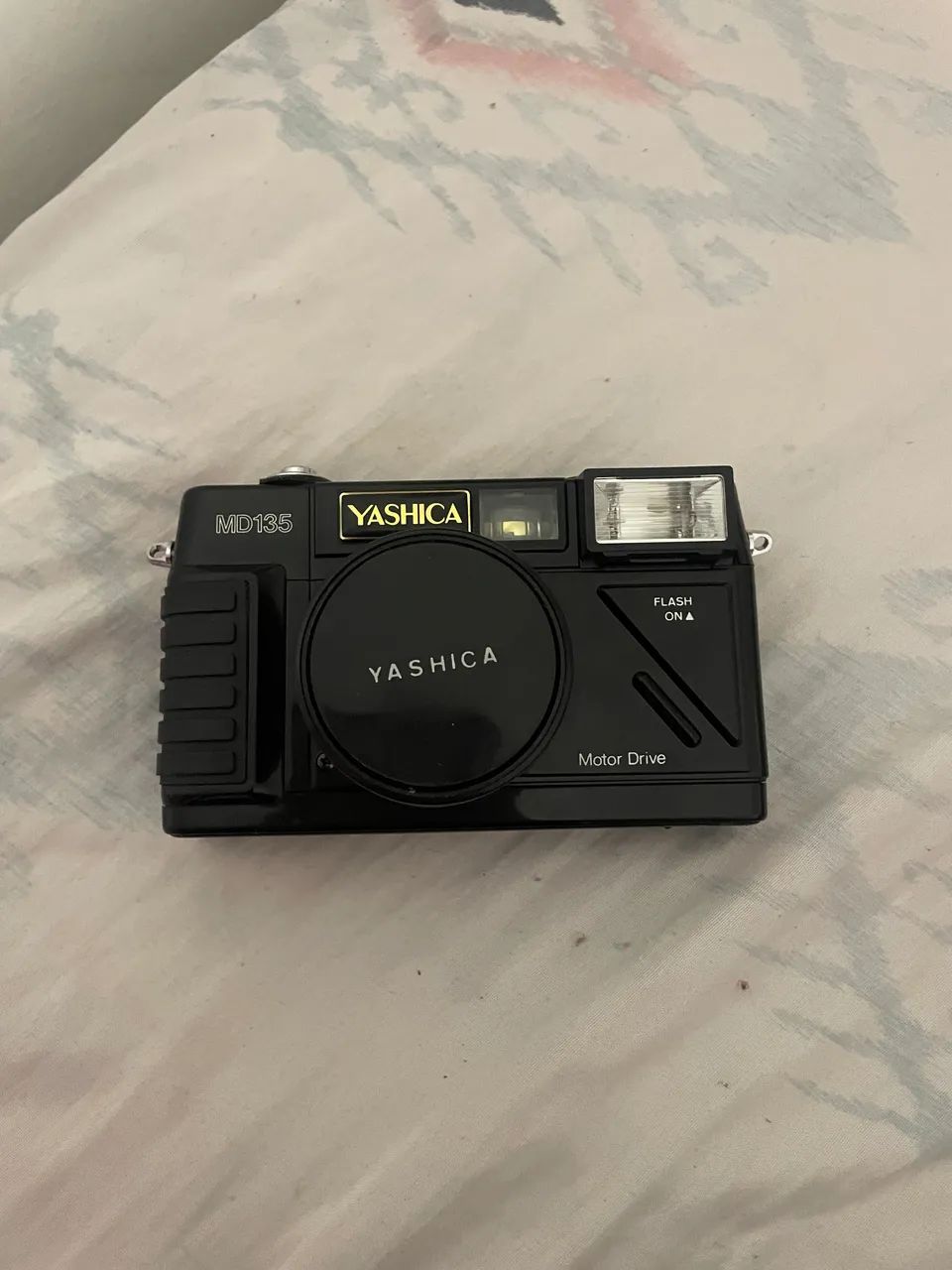 Câmera yashica modelo MD135
