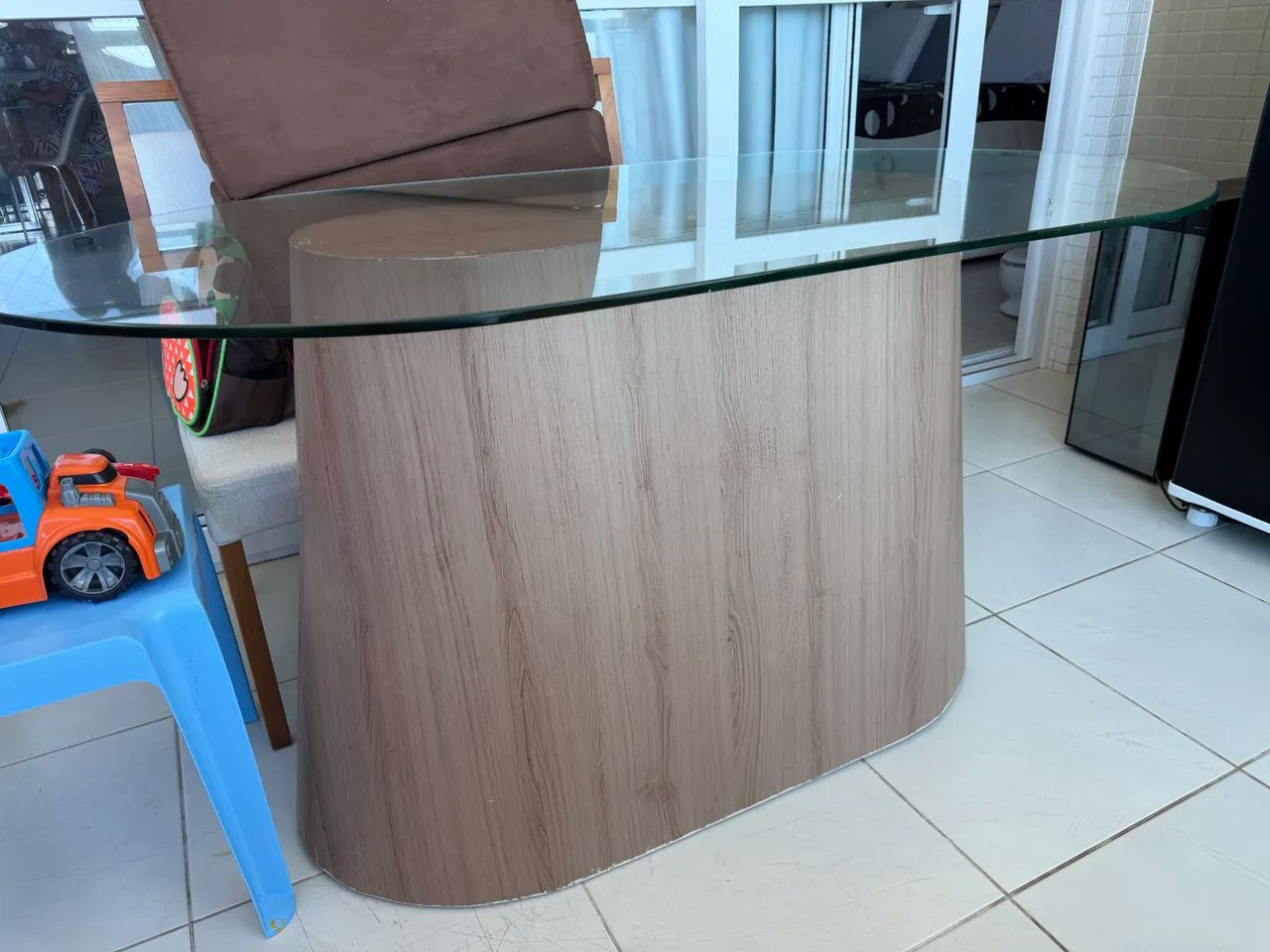 Mesa com tampão de vidro ( sem cadeiras) - Foto 2