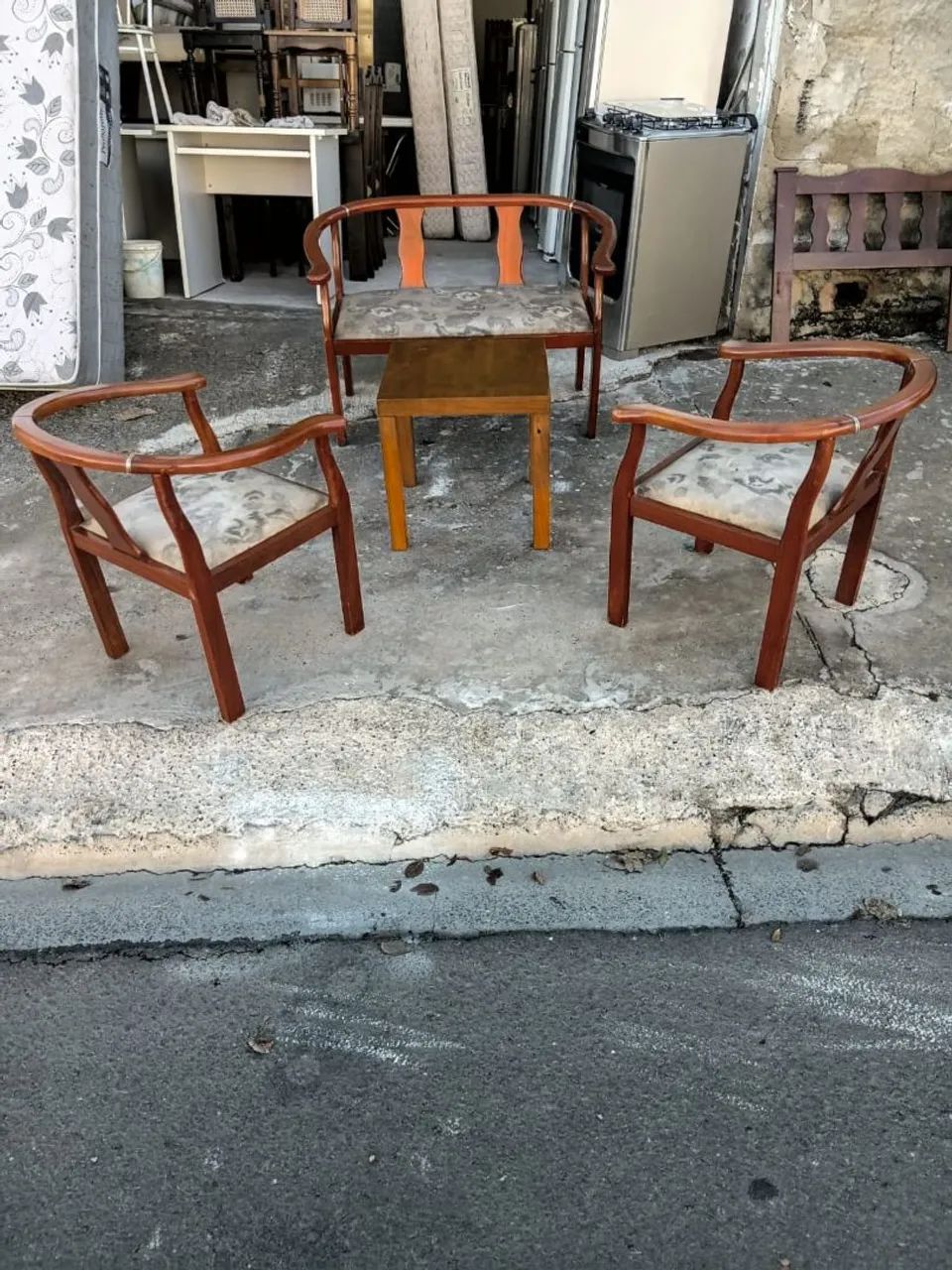 Conjunto de bancos e mesa - Aceito Oferta