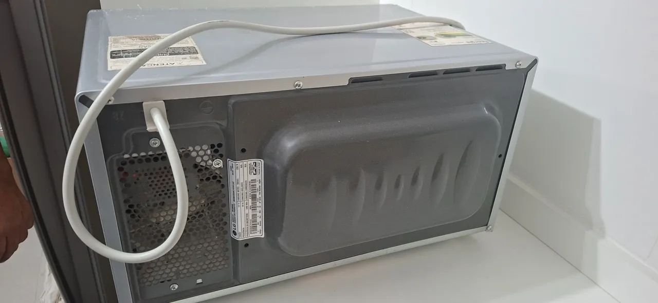 Microondas LG Espelhado 30 litros prata - Foto 2