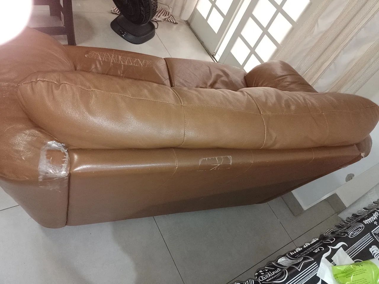 Vendo Sofá usado couro dois lugares  - Foto 3