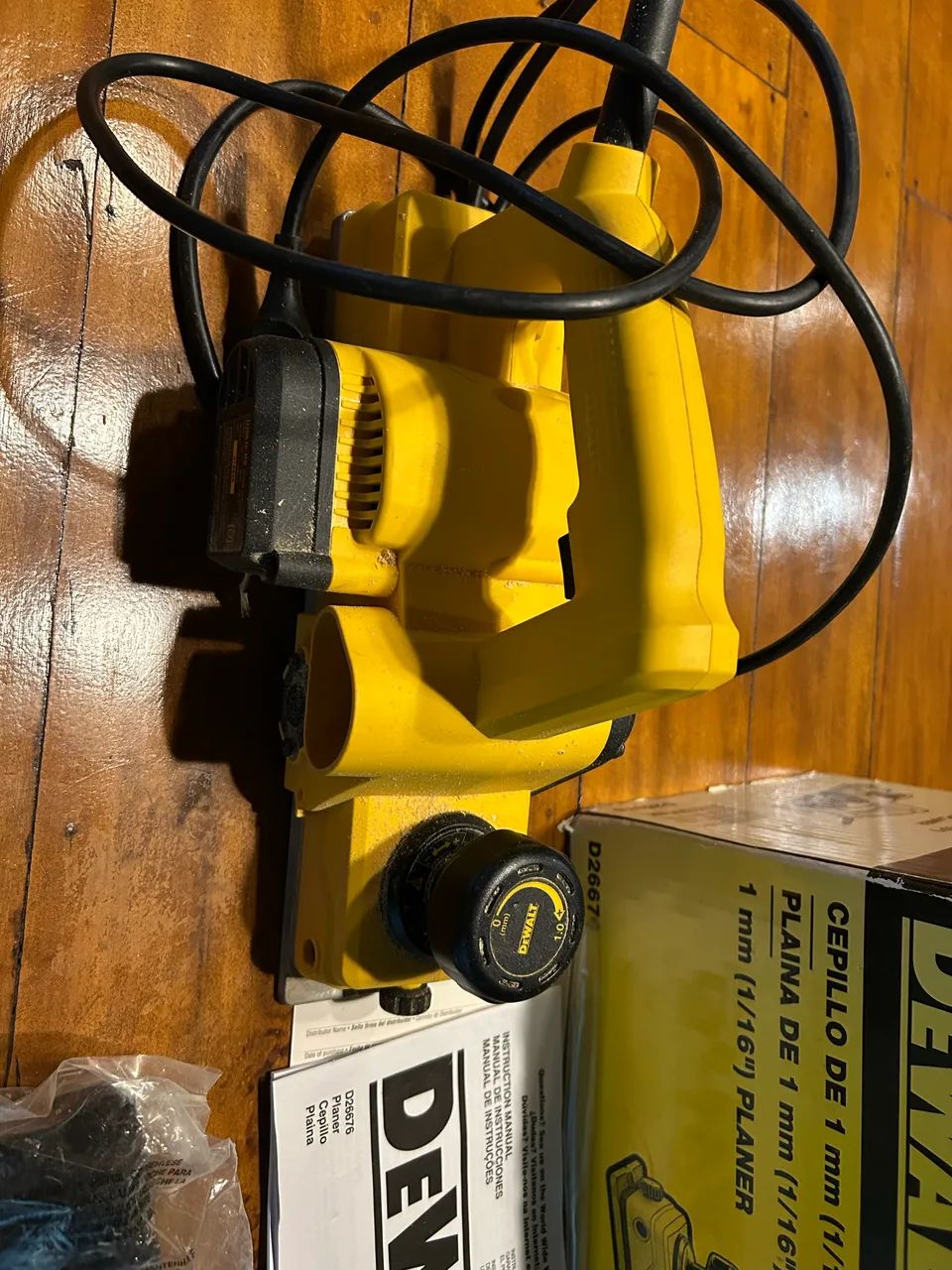 Plaina elétrica Dewalt modelo D26676 - Foto 2