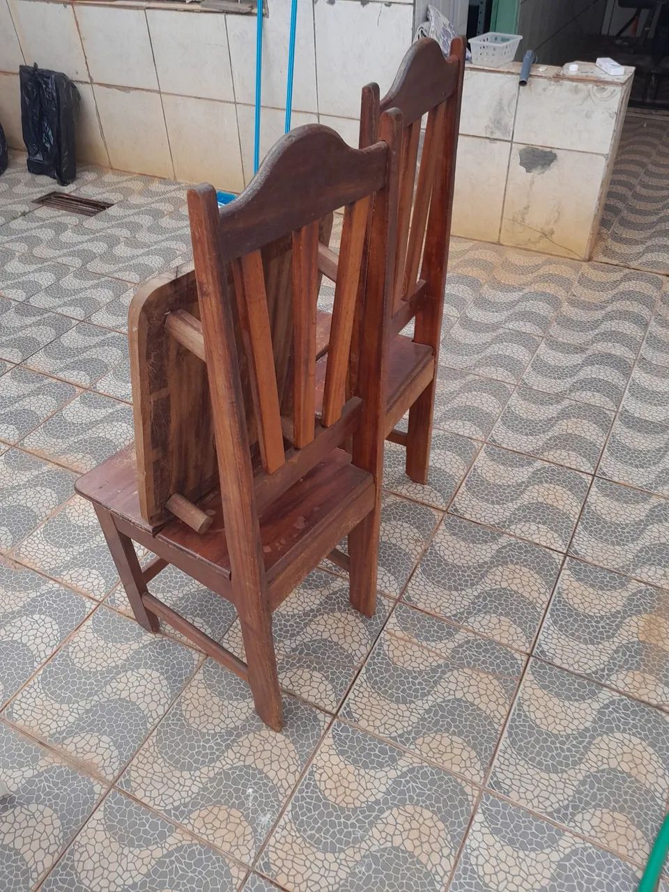 Mesa madeira maciça 4 cadeiras  - Foto 3