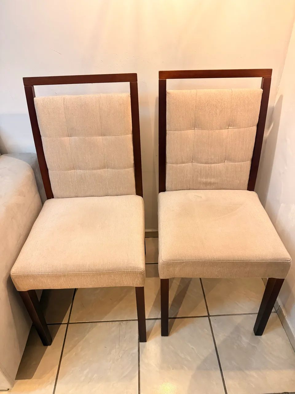 Conjunto com 2 cadeiras estofadas 120,00 cada  - Foto 3