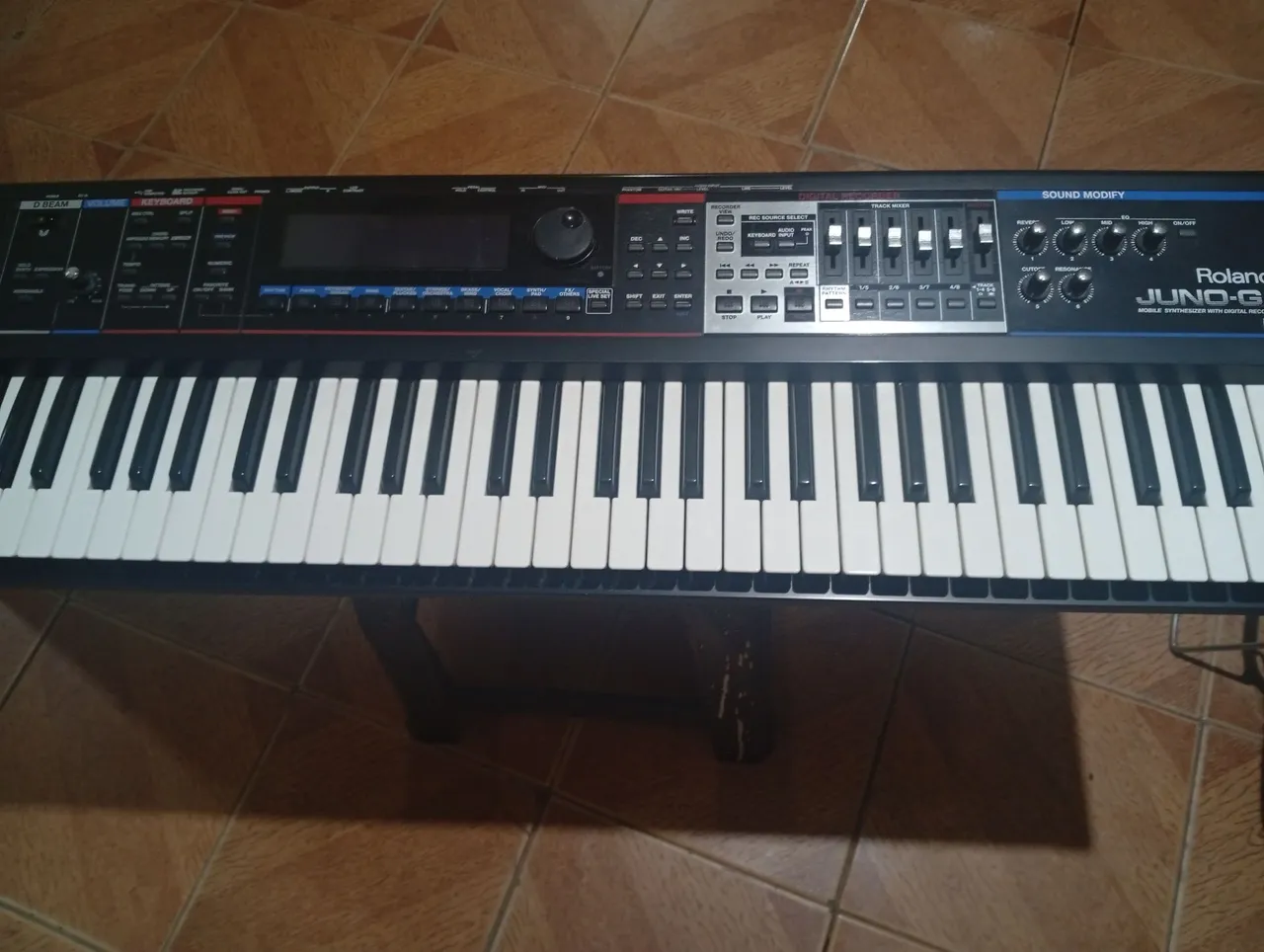 roland juno gi