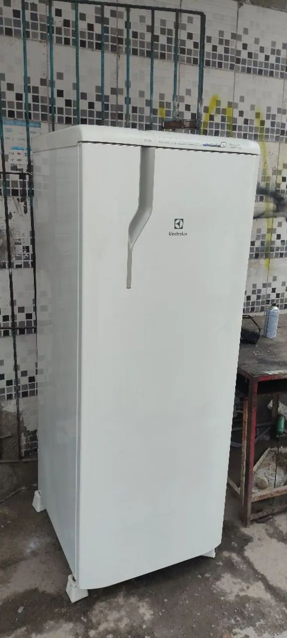 Geladeira Eletrolux semi nova - Foto 3