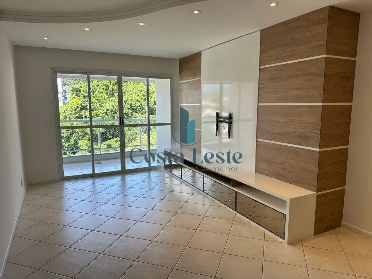 Excelente apartamento de 3 dormitórios na Agronômica