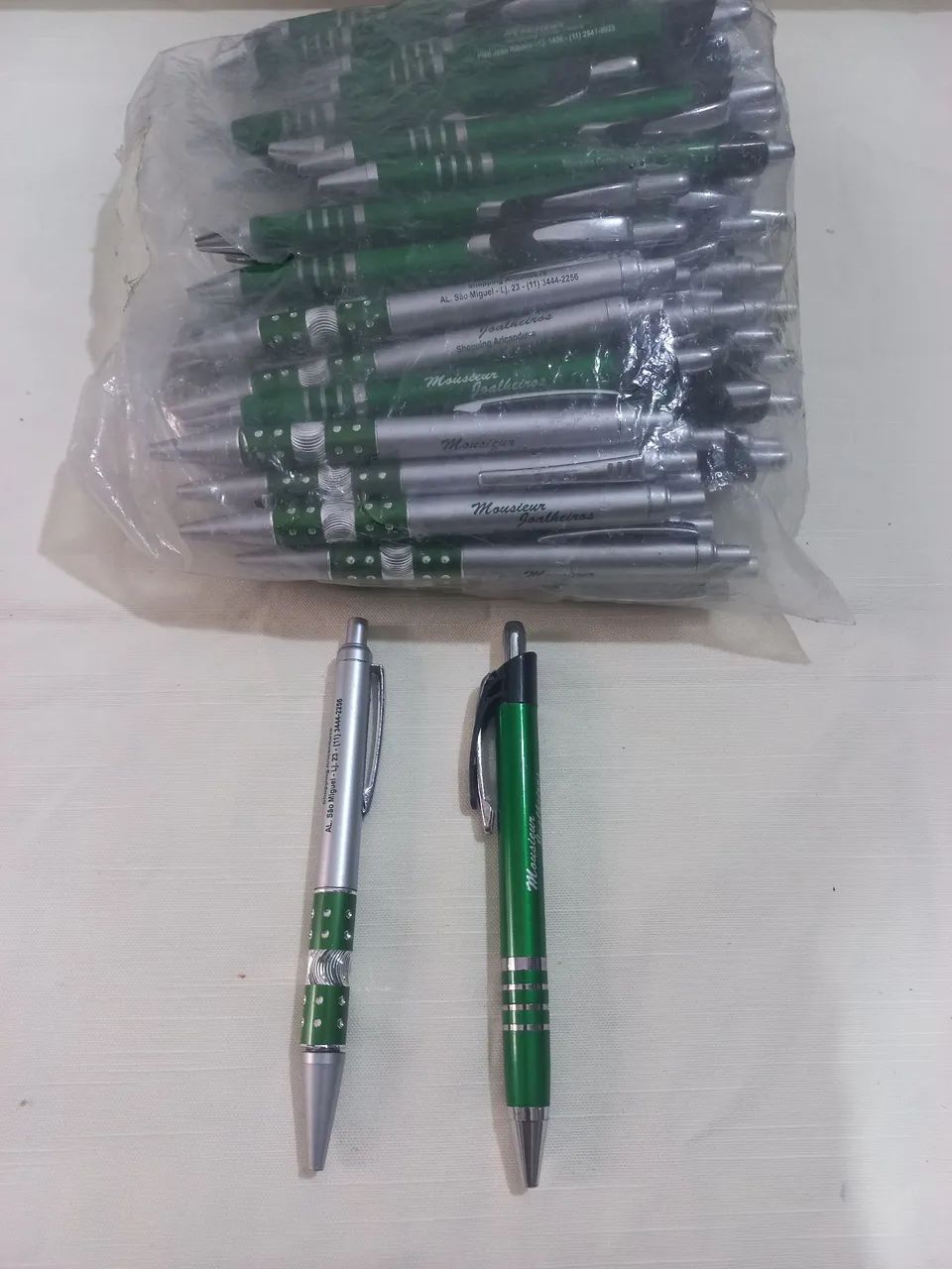 Kit com 70 canetas plasticas 