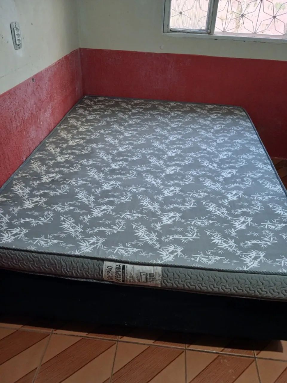 Vendo Cama Box com Colchão