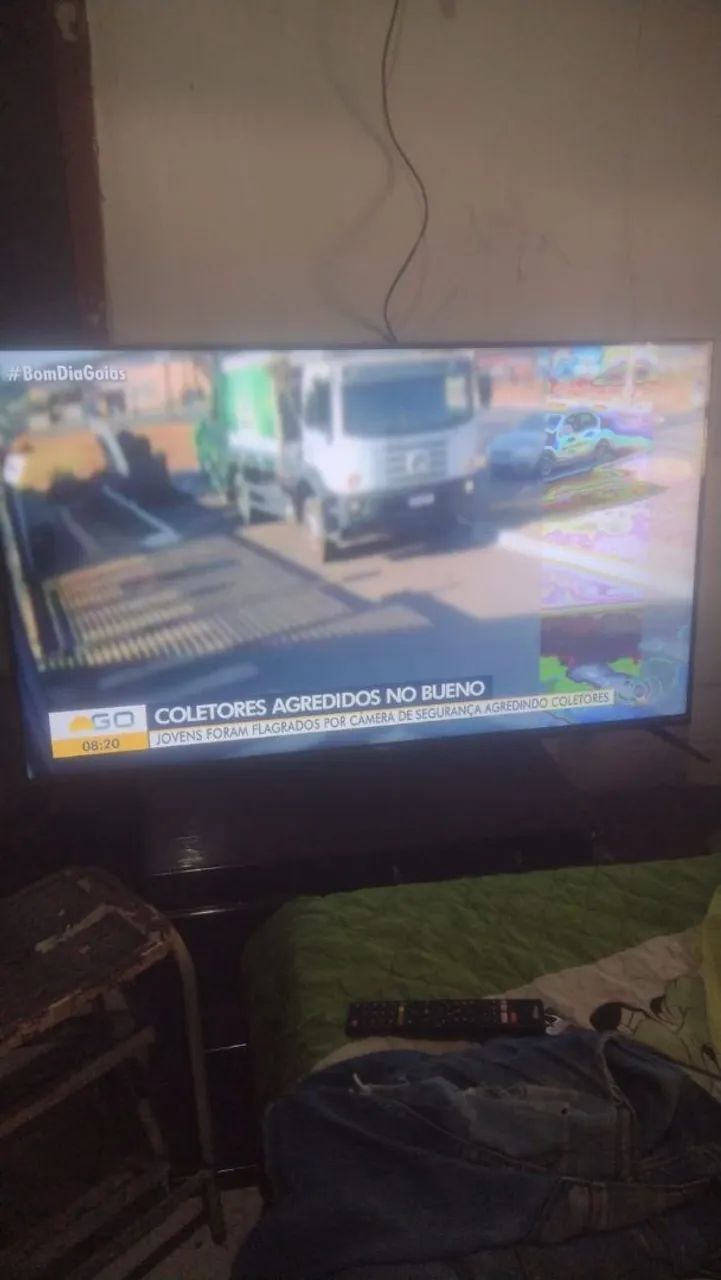 Tv Smart 55 polegadas Philco com um embaçado no lado da tela funcionando bem 650,00 - Foto 2
