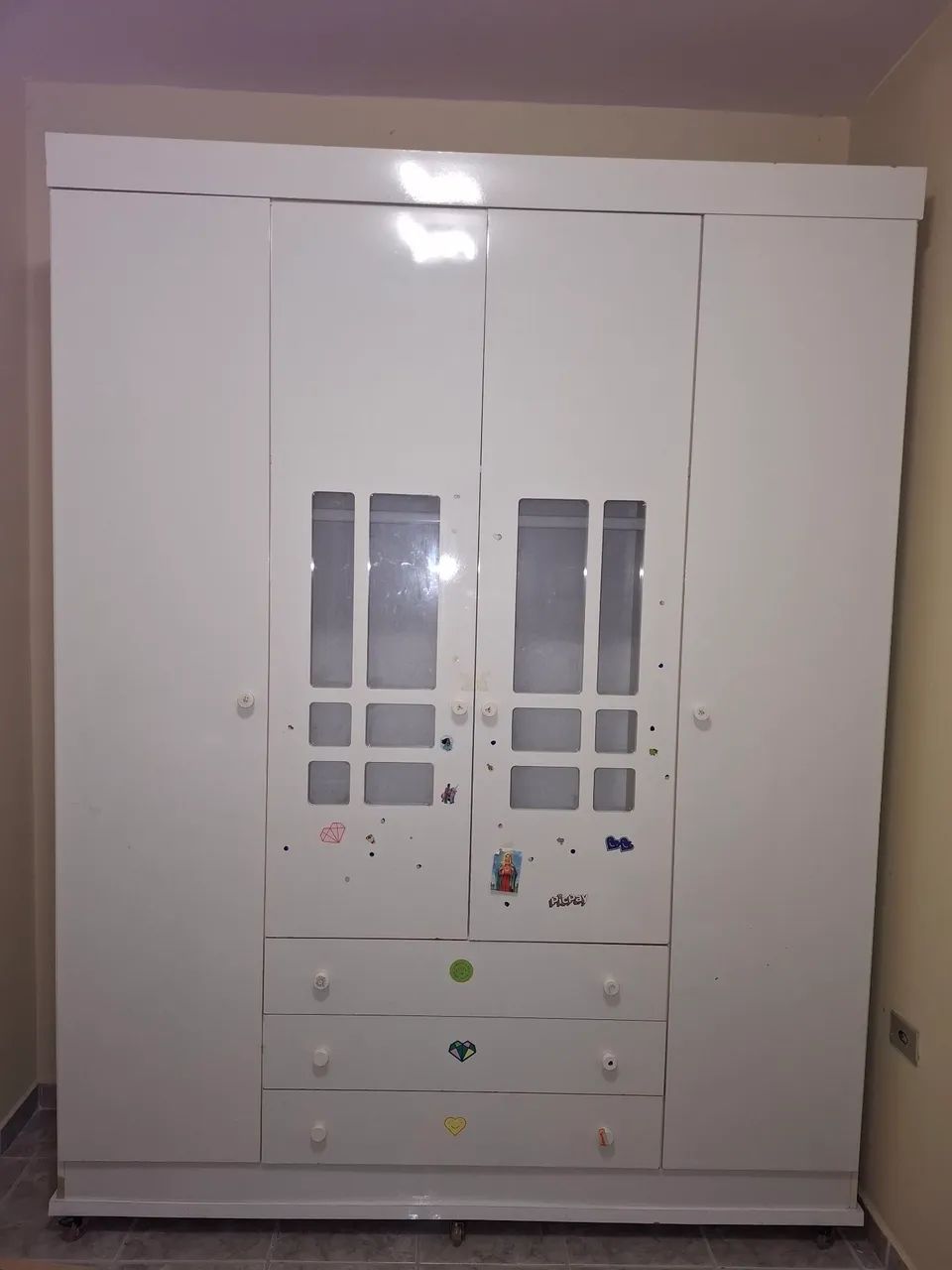 Guarda roupas infantil usado