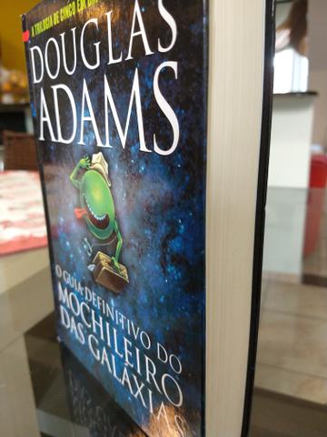 Livro O guia definitivo do mochileiro das galáxias - Foto 2