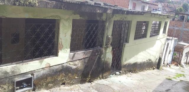 Vende-se uma casa